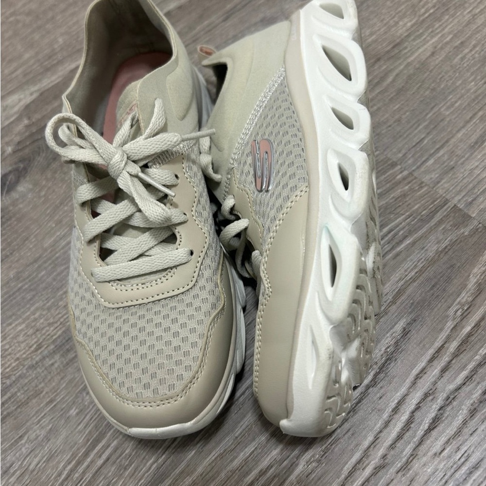 Skechers Women's Glide Light Lace-Up Memory Foam Sneakers Size 7